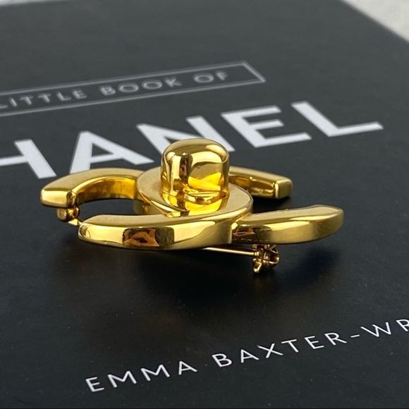 *SOLD* Authentic CHANEL Turnlock Brooch - Picture 8 of 11